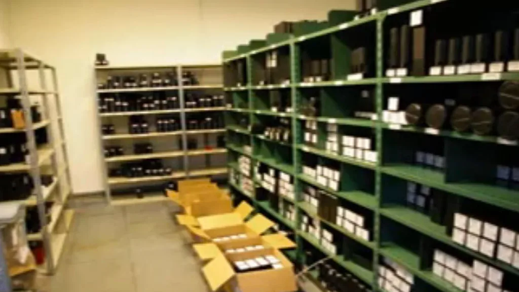 Toolholder stock shelves at HPCHO — more than 3,000 items ex-stock